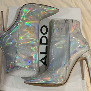 Women’s silver white shiny pointed heels. Great condition.